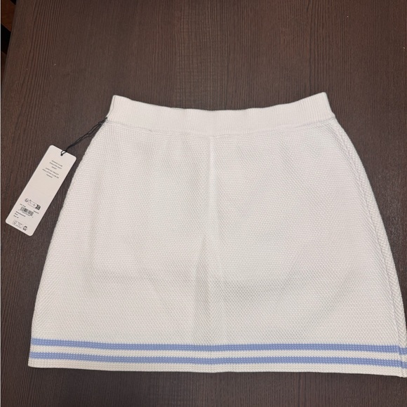 ALO Yoga White and Blue Tennis Club Skirt - Picture 5 of 6